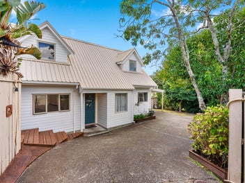 8A Aplin Place, Birkdale, Auckland