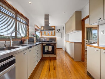 11 Cheriton Road, Mellons Bay, Auckland