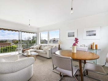 4/134 Calliope Road, Stanley Point, Auckland