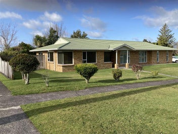 51 Pembroke Road West, Stratford