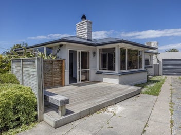 8 Charles Street, Weston, Oamaru
