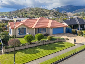 7 Ashdonleigh Grove, Stoke, Nelson