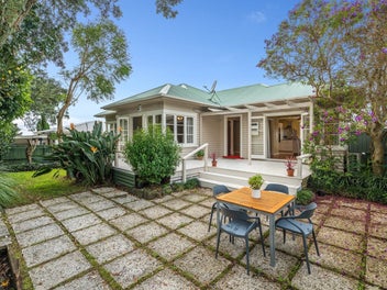11 Irirangi Road, Greenlane, Auckland