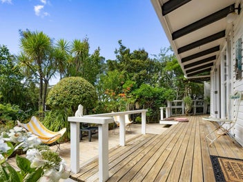 36 South Lynn Road, Titirangi, Auckland
