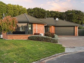 13 Makepeace Place, Flagstaff, Hamilton
