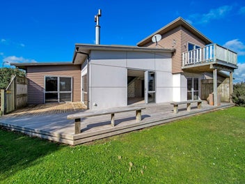 17 Elizabeth Grove, Stratford, Stratford