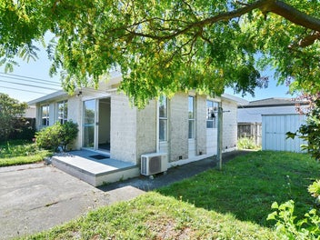 2/5 Tamarisk Place, Parklands, Christchurch