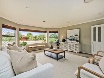 13 Knightsbridge Place, Taradale, Napier