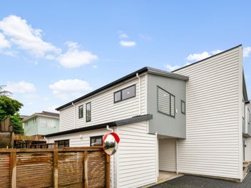8A Butterworth Drive, Glendene, Auckland