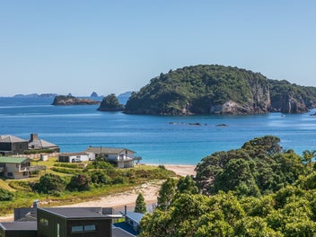 9 Christine Terrace, Hahei