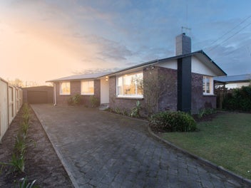 53 Garden Heights Avenue, Glenview, Hamilton