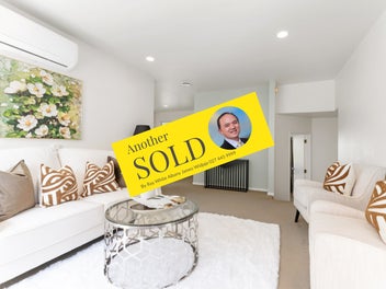 2/152 Sunset Road, Unsworth Heights, Auckland