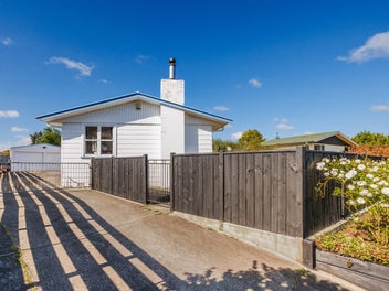 20 Pinedale Parade, Milson, Palmerston North