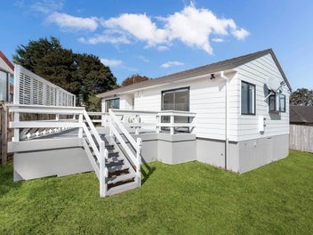 2/11 Zurich Place, Weymouth, Auckland