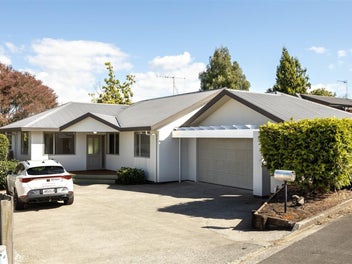 7 Surrey Lane, Glenview, Hamilton