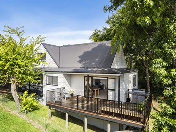 2/58 Aeroview Drive, Beach Haven, Auckland
