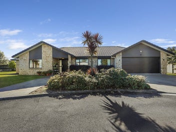 12 Cole Thomas Place, Huntington, Hamilton