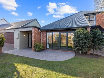 2 Royal Elm Lane, Bryndwr, Christchurch