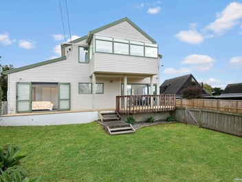 2/369 Whangaparaoa Road, Stanmore Bay, Whangaparaoa