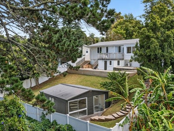 17 Lysander Crescent, Beach Haven, Auckland