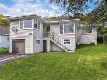 220 Waddington Drive, Naenae, Lower Hutt