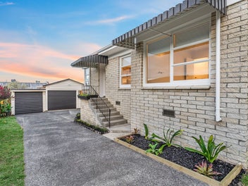 2/15 Woodall Place, Totara Vale, Auckland