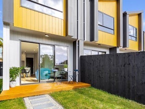 4/12 Fraser Road, Narrow Neck, Auckland