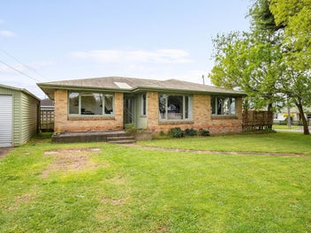 11 Hilton Road, St Andrews, Hamilton