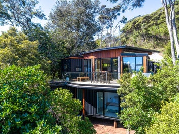 14 Okoka Road, Ōmiha, Waiheke Island