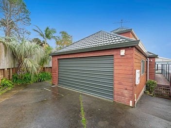 1/21 Jumento Place, Unsworth Heights, Auckland