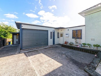 2/20 Humphrey Kemp Avenue, Henderson, Auckland