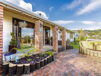 108 Norana Road, Timberlea, Upper Hutt