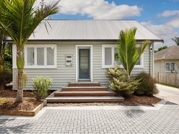 32 Pine Avenue, Henderson, Auckland