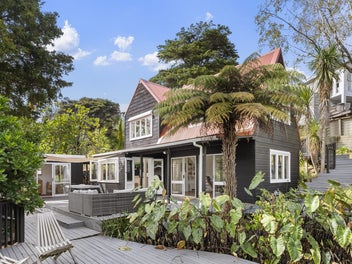 39 Island Bay Road, Beach Haven, Auckland