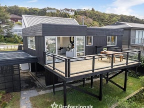 2 Stanhope Grove, Korokoro, Lower Hutt