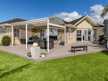 27 Summerland Drive, Henderson, Auckland