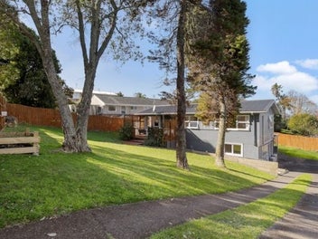 14 Simkin Avenue, Saint Johns, Auckland