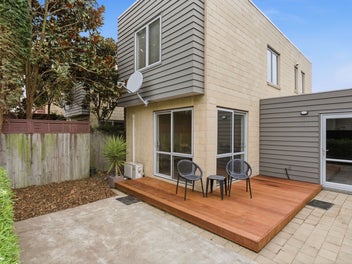 8B Burdale Street, Riccarton, Christchurch