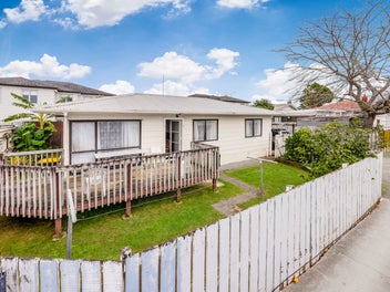 2/187 Buckland Road, Mangere East, Auckland