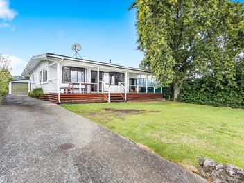 2/42 Kiwi Esplanade, Māngere Bridge, Auckland