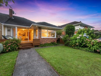 1/5 Dudding Avenue, Northcote, Auckland