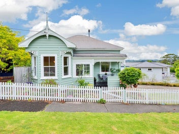 16 Porter Crescent, Helensville, Helensville