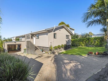 27 Pohutukawa Avenue, Shelly Park, Auckland