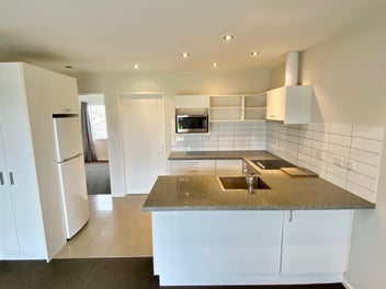9D/71 Spencer Road, Oteha, Auckland