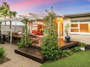 1 Dawnhaven Drive, Te Atatu Peninsula, Auckland