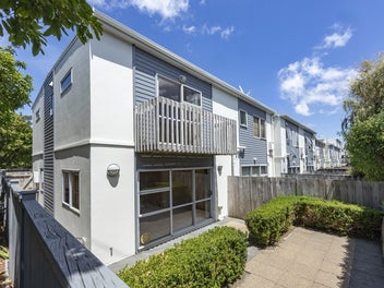 1/218 Captain Springs RD, Onehunga, Auckland