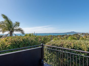 19 Aberdeen Road, Castor Bay, Auckland