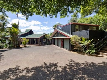 195A Scenic Drive, Titirangi, Auckland