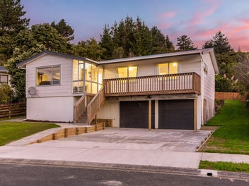 10 Transom Close, Whitby, Porirua