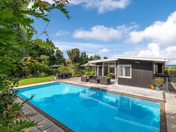 53 Parr Terrace, Castor Bay, Auckland